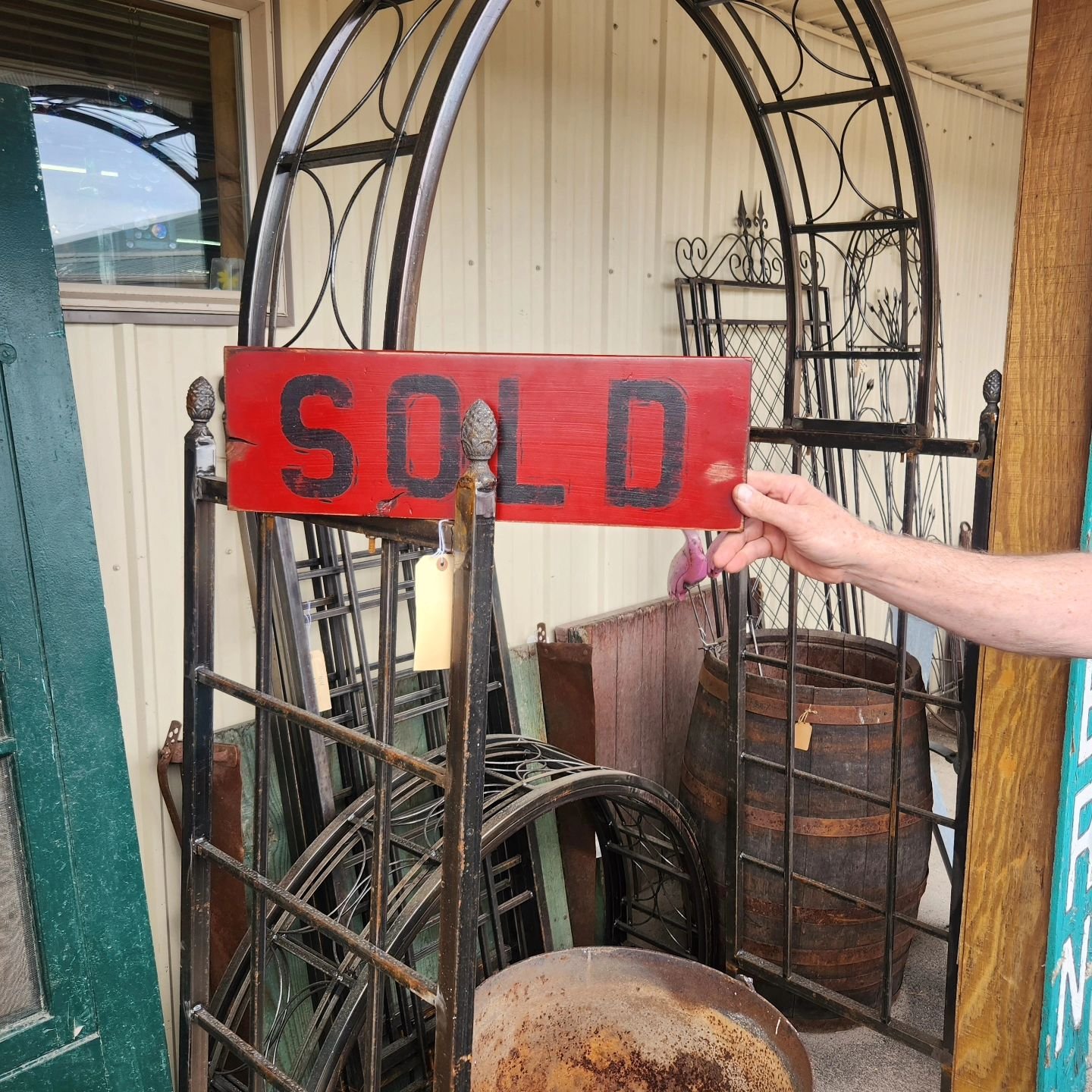 #Bozemandecorating #bozemanantiques #bozemanmontana #Bozemanfurniture #bozemanyardart #bozemanyardandgarden #antiqueshopping #antiquebarn #antiquesbozeman #antiquestores