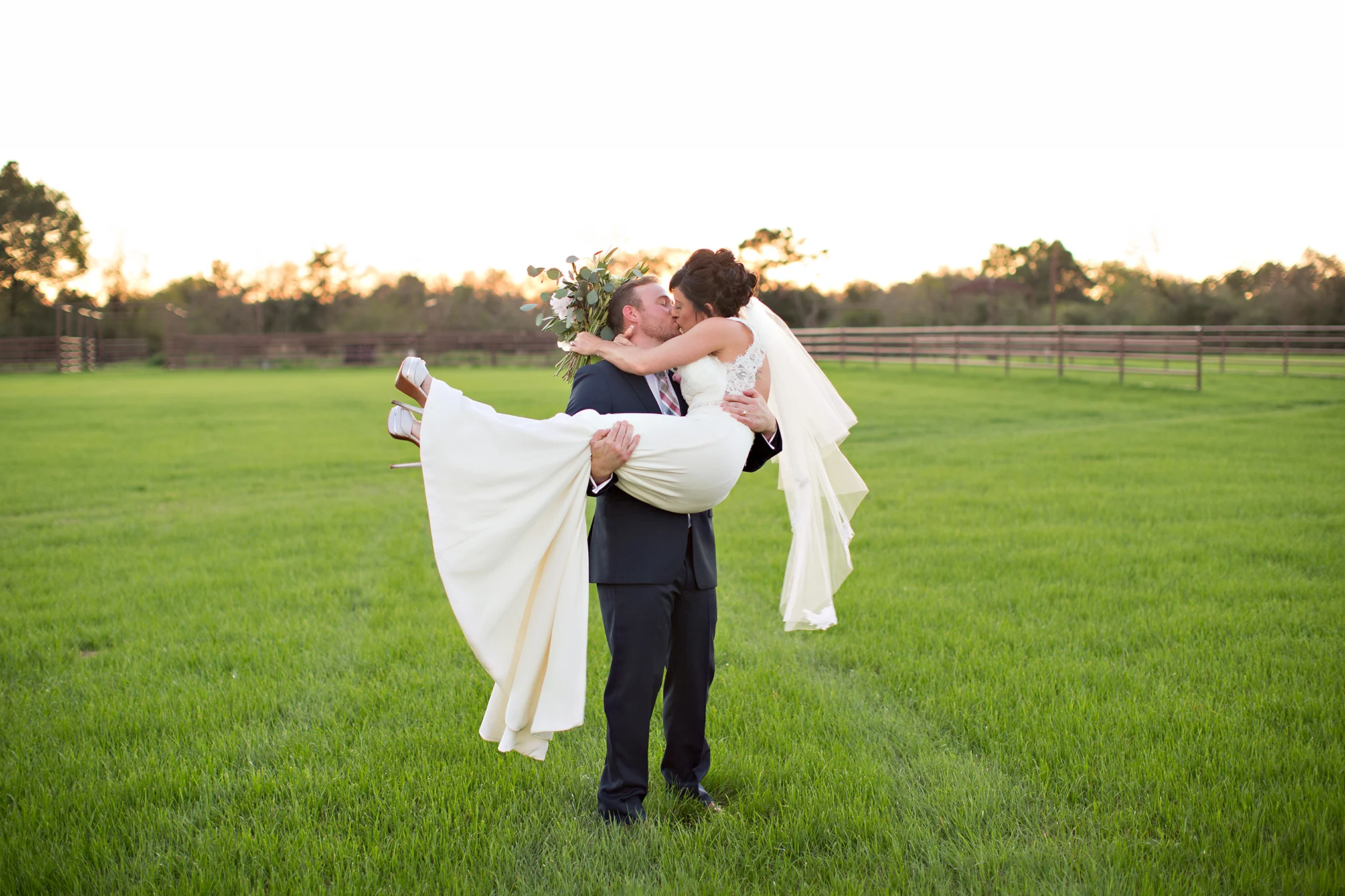 10_cypress-wedding-photographer-moffitt-oaks-open-field-wedding-rustic-wedding-venues-sarah-ainsworth.jpg
