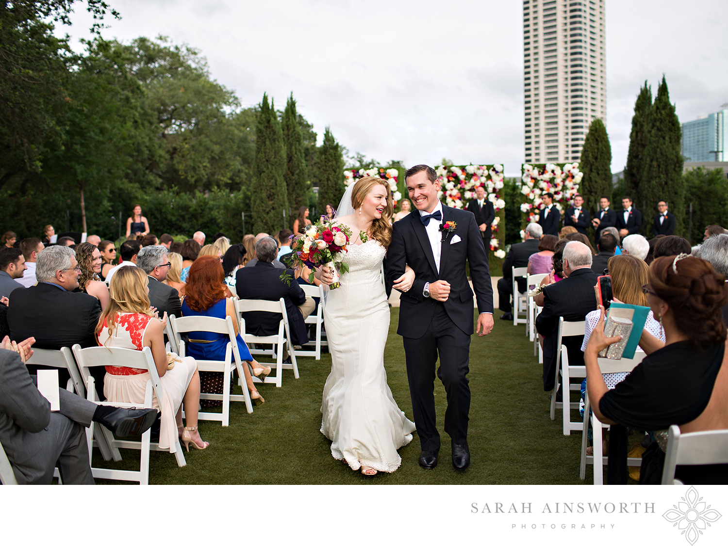 05_mcgovern-centennial-gardens-wedding-houston-outdoor-ceremony-venues-downtown-outdoor-wedding-venue-petroleum-club-of-houston-wedding_06.jpg