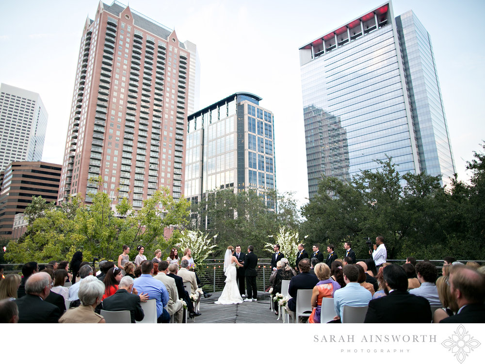 23_the-grove-wedding-rooftop-wedding-houston-weddings-at-the-grove-downtown-rooftop-wedding-hilton-americas-discovery-green-wedding_03.jpg