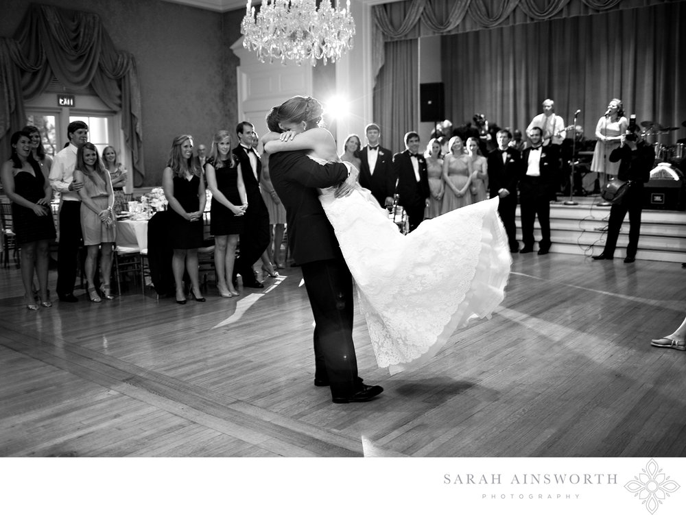 35_junior-league-of-houston-wedding-reception-classic-houston-wedding-venue-junior-league_01.jpg