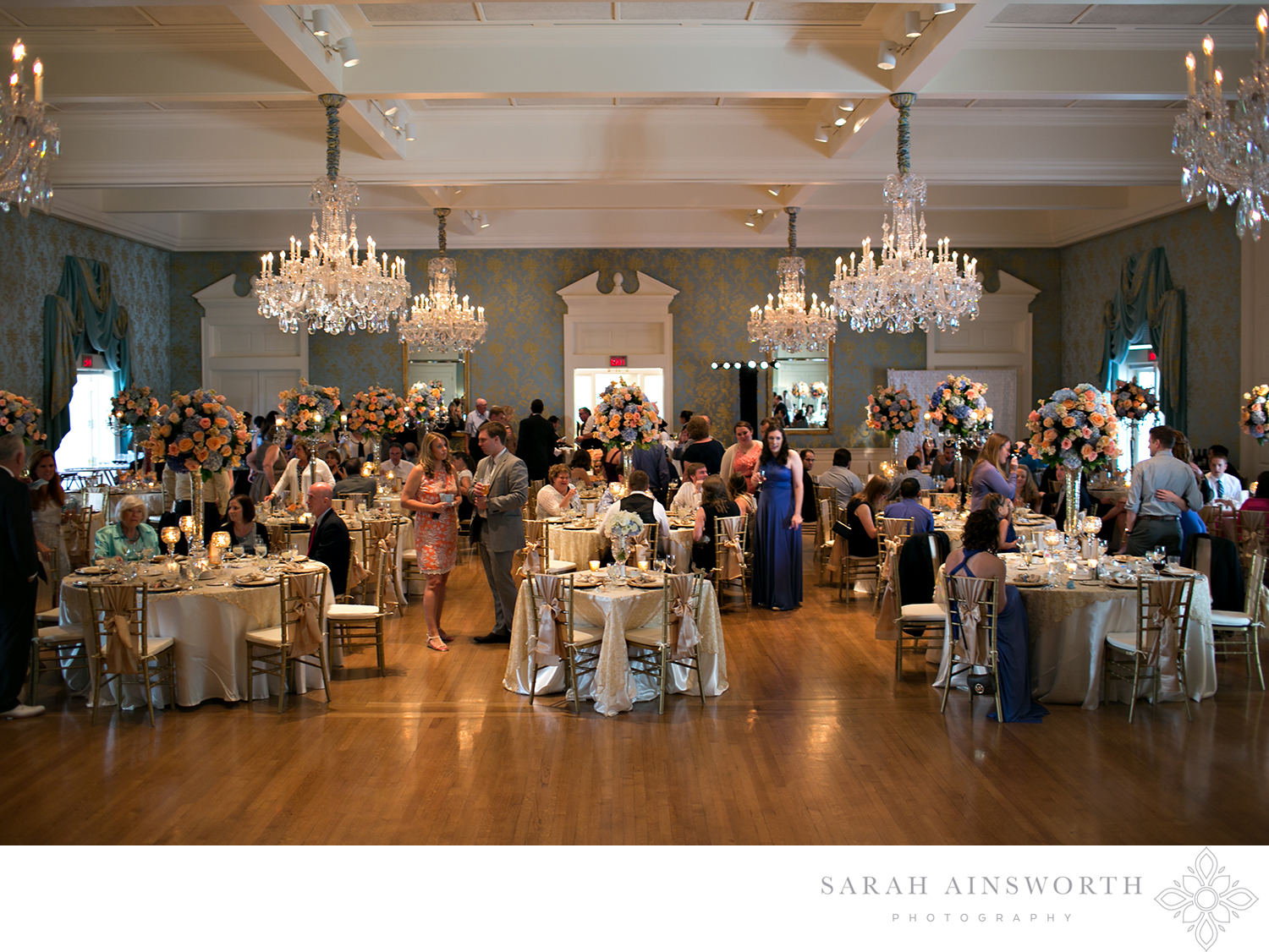 37_junior-league-of-houston-wedding-reception-classic-houston-wedding-venue-junior-league_03.jpg