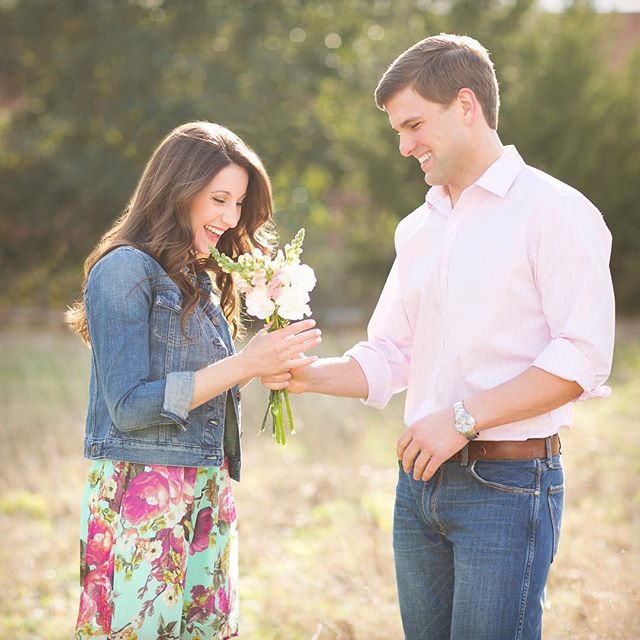 Excited about spring patterns, spring florals and longer days around here! Throwing it back to this sweet Spring engagement. @hayleyvanwag .
.
.
#springhassprung #springfloral #houstonengagementphotographer #houstonweddingphotographer #engaged #engag