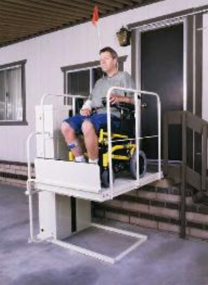 macs_lift-192x263.jpg