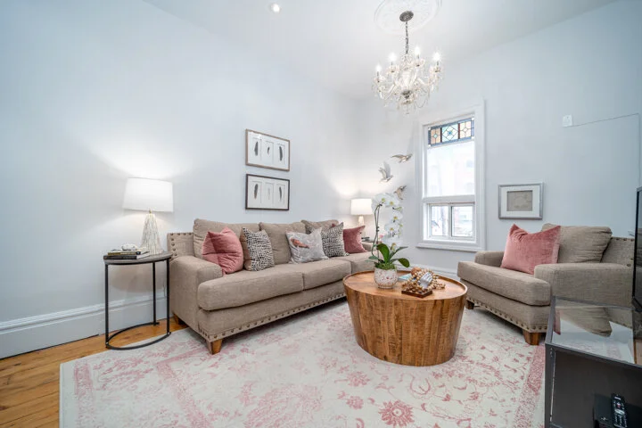 453 Queen St E_005.jpg