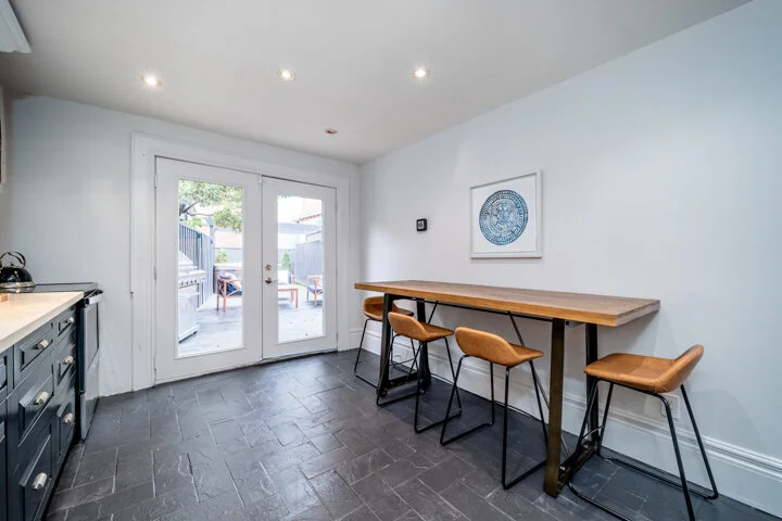 453 Queen St E_022.jpg