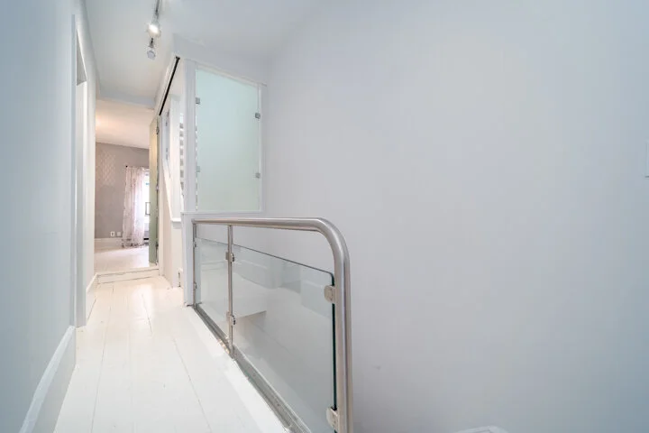 453 Queen St E_024.jpg