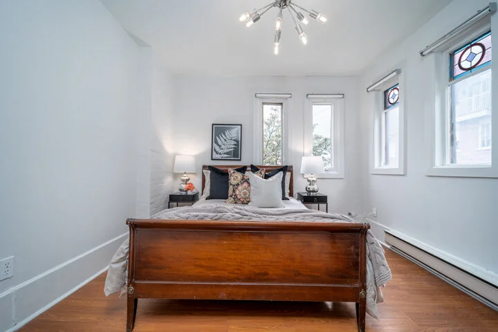 453 Queen St E_025.jpg