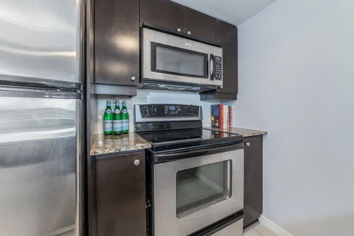 736 Spadina 711_008.jpg