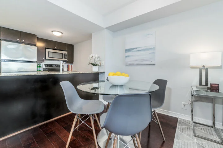 736 Spadina 711_011.jpg