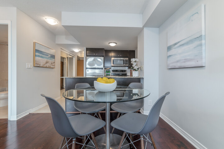 736 Spadina 711_012.jpg