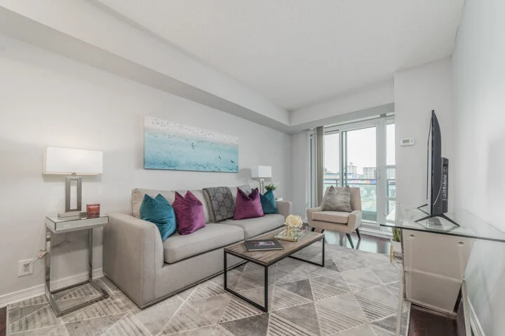 736 Spadina 711_014.jpg