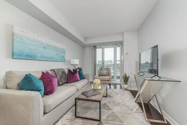 736 Spadina 711_017.jpg