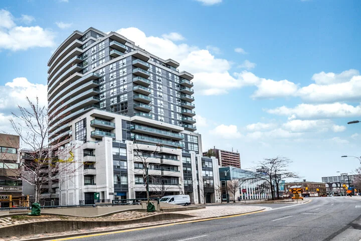 736 Spadina 711_031.jpg