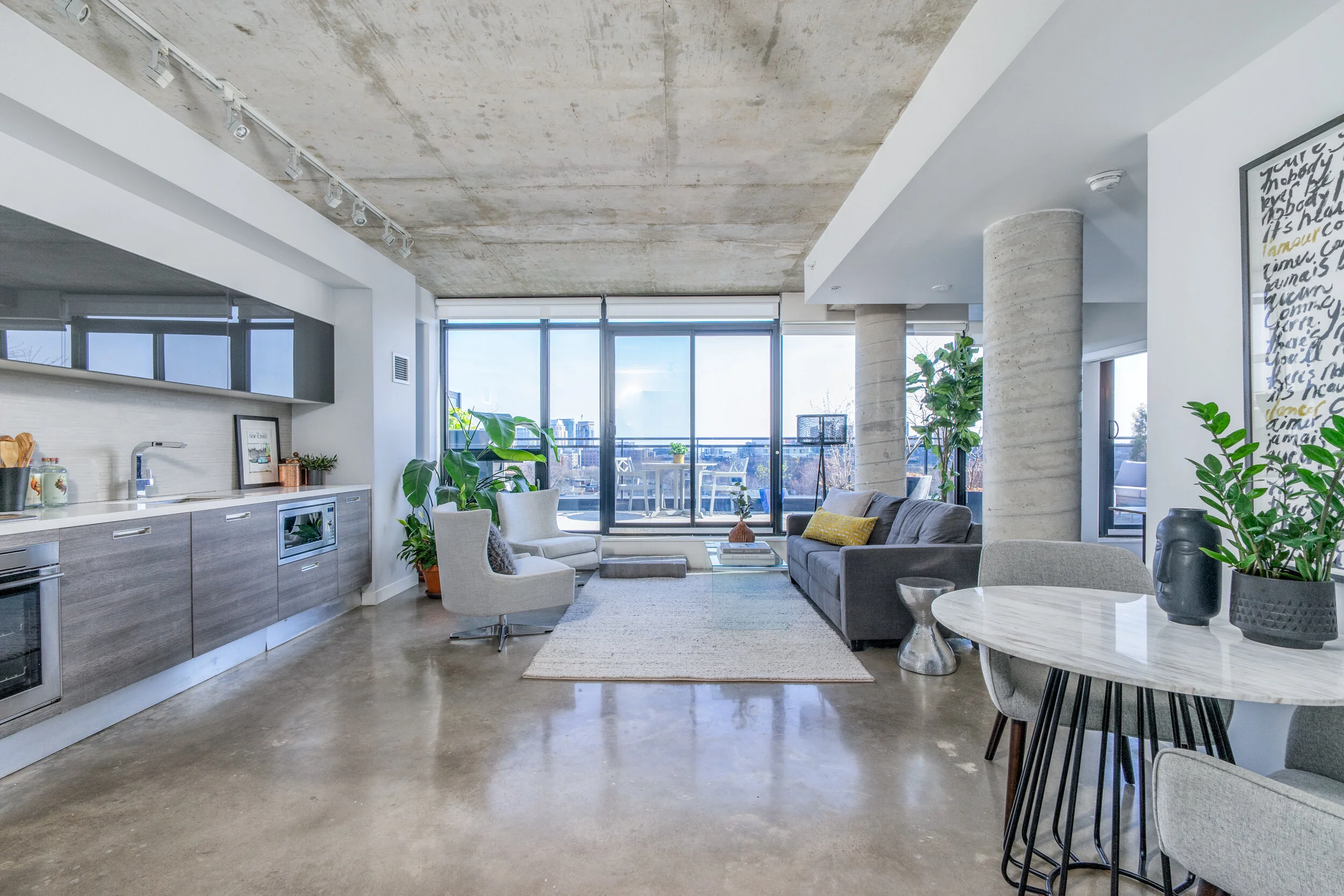 1239 Dundas _003.jpg