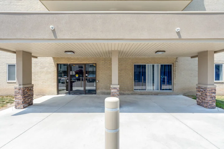 936 Glen St _002.jpg