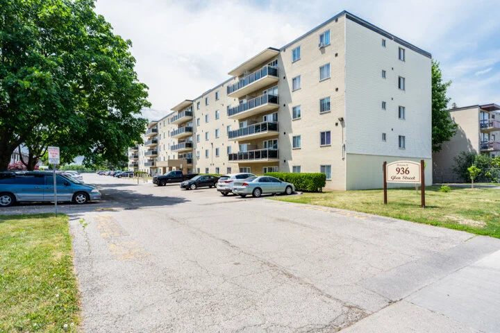 936 Glen St _001.jpg