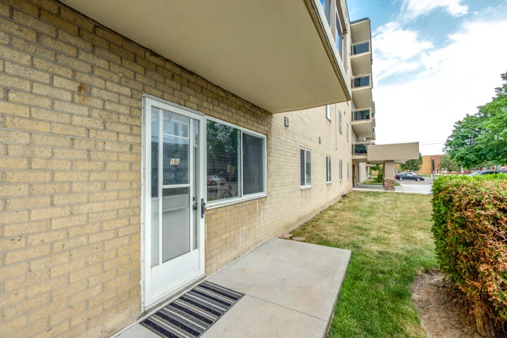 936 Glen St _031.jpg