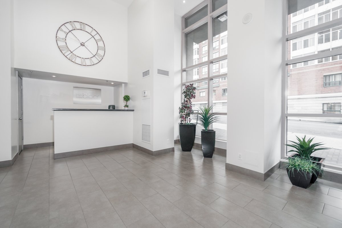 1369 Bloor St W 701_0069.jpg