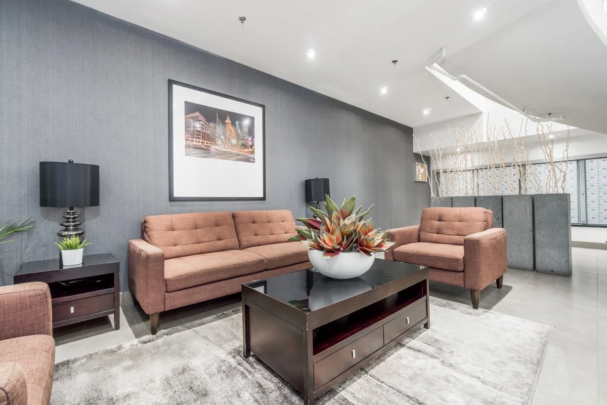 1369 Bloor St W 701_0070.jpg