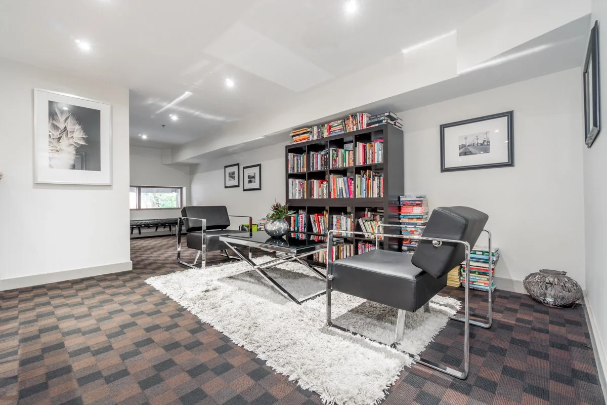 1369 Bloor St W 701_0075.jpg