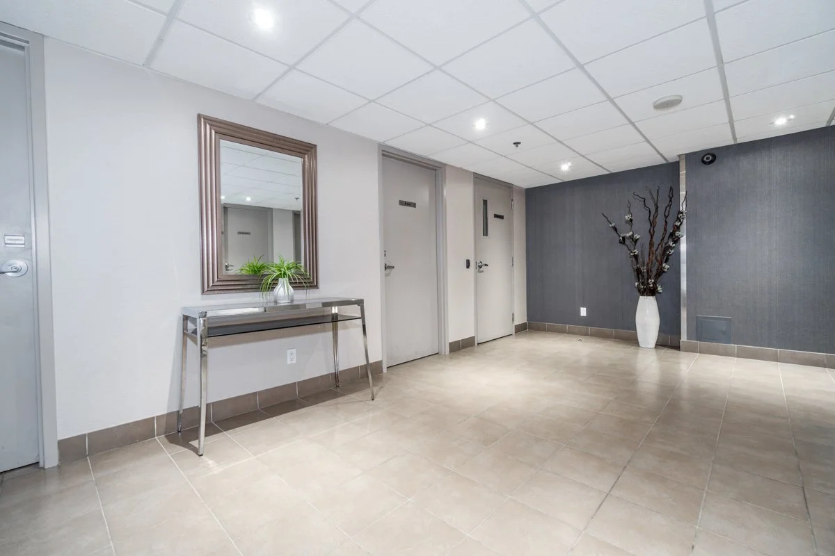 1369 Bloor St W 701_0077.jpg