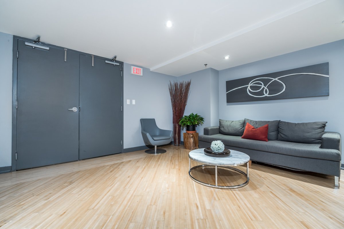 1369 Bloor St W 701_0078.jpg