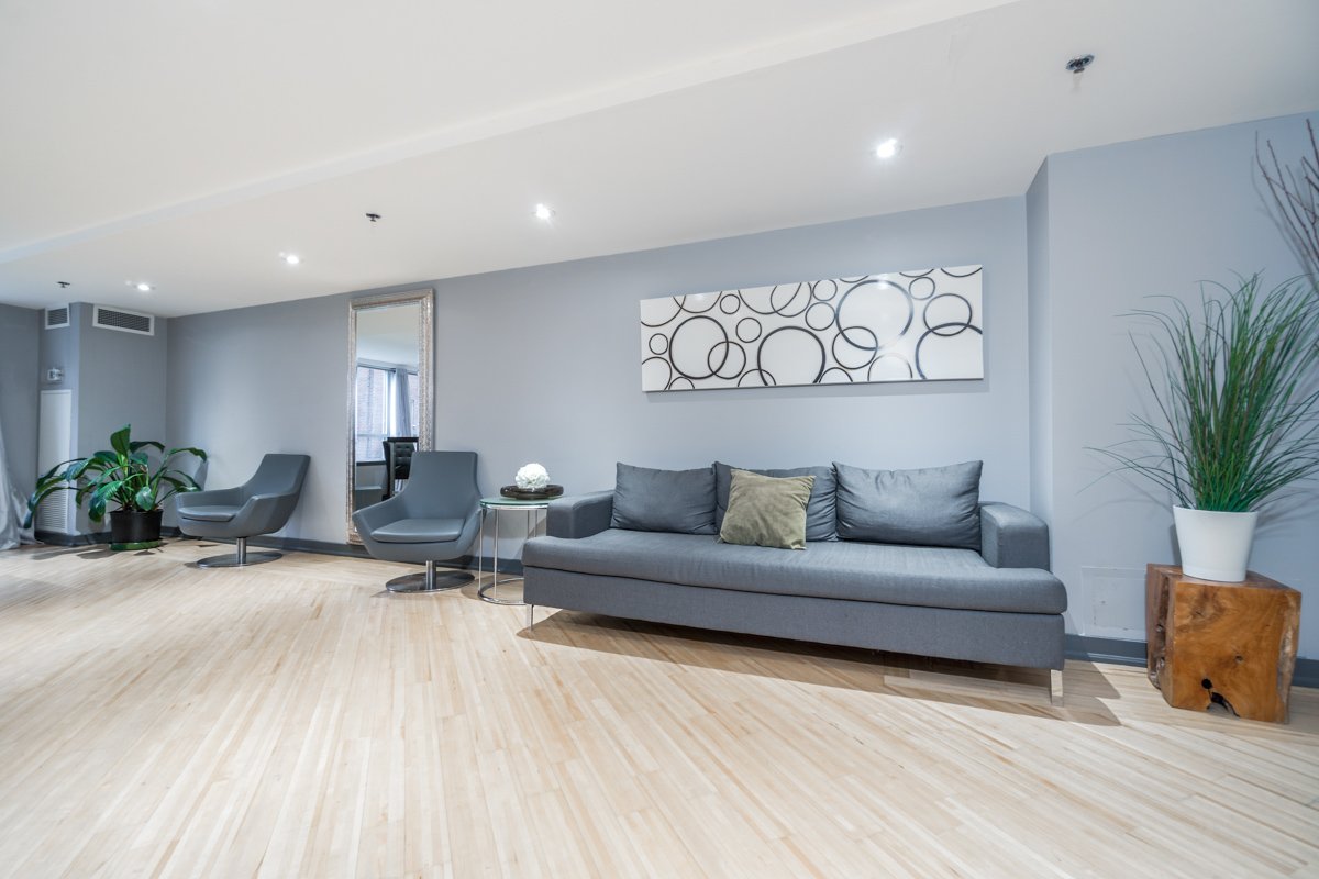 1369 Bloor St W 701_0081.jpg