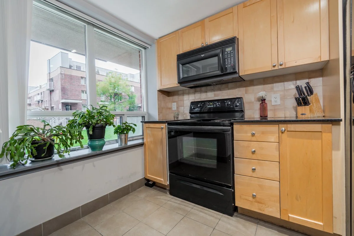 1369 Bloor St W 701_0082.jpg