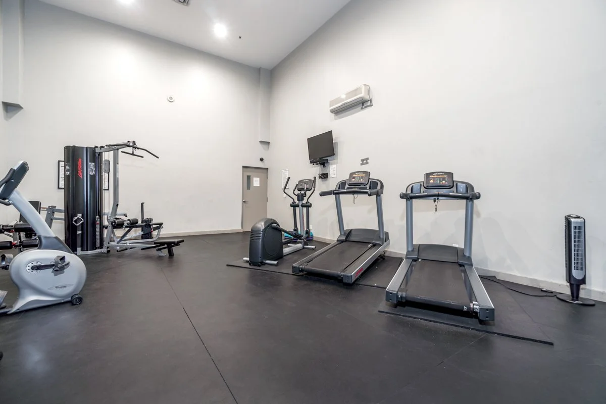 1369 Bloor St W 701_0086.jpg