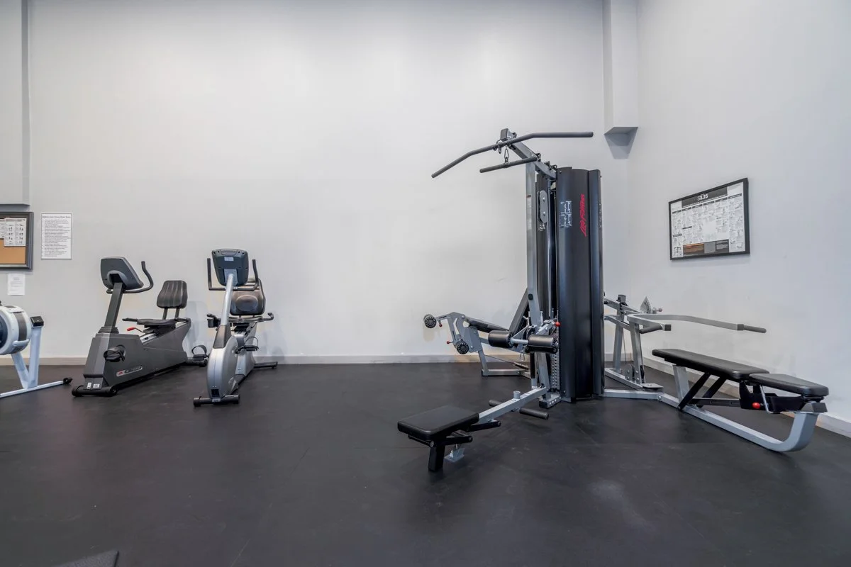 1369 Bloor St W 701_0087.jpg