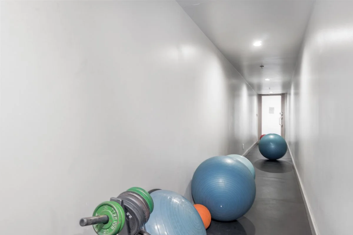 1369 Bloor St W 701_0089.jpg