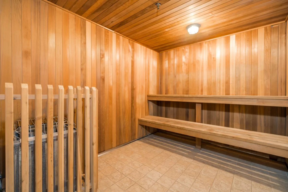 1369 Bloor St W 701_0090.jpg