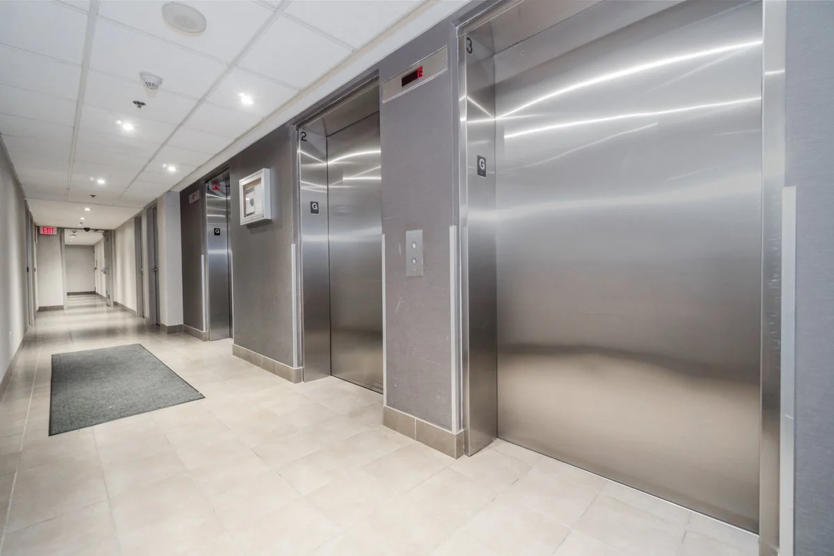 1369 Bloor St W 701_0091.jpg