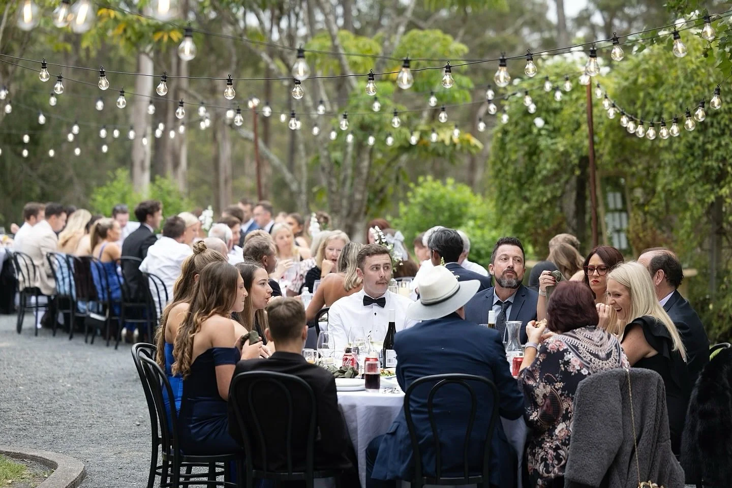 Under the stars at @palmyrabnb , something magical unfolded ✨&mdash;a night bathed in the golden glow of festoon lights and wrapped in the soft romance of green styling 🌿💛

Every table shimmered beneath the canopy of light, every laugh echoed throu