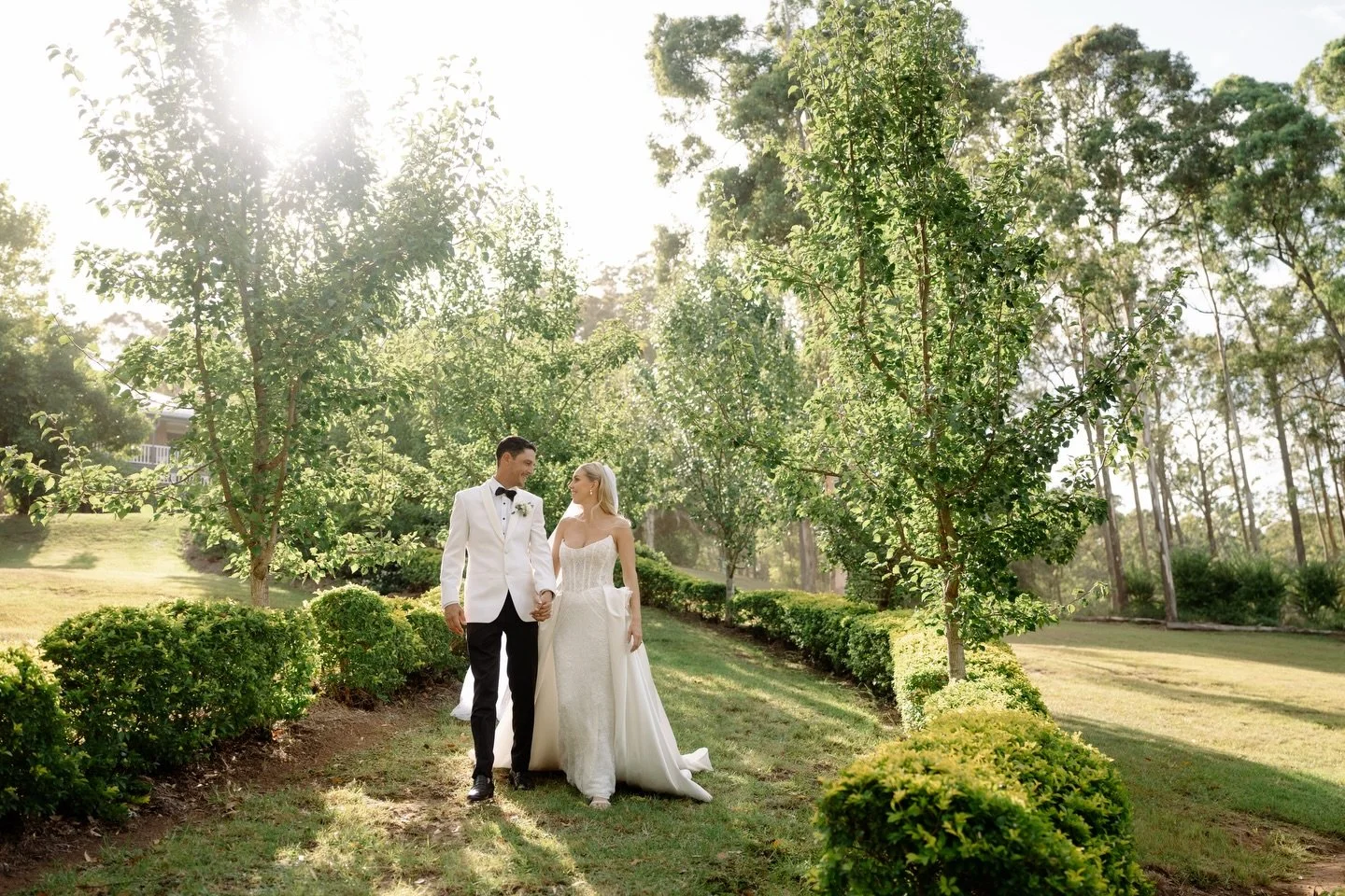 Some moments feel almost otherworldly&hellip; and this was one of them ✨

Captured so beautifully by @brycenoonephoto , the official photographer for E&amp;Z&rsquo;s wedding at @palmyrabnb . 

The gardens were glowing, every corner lush and magical&h