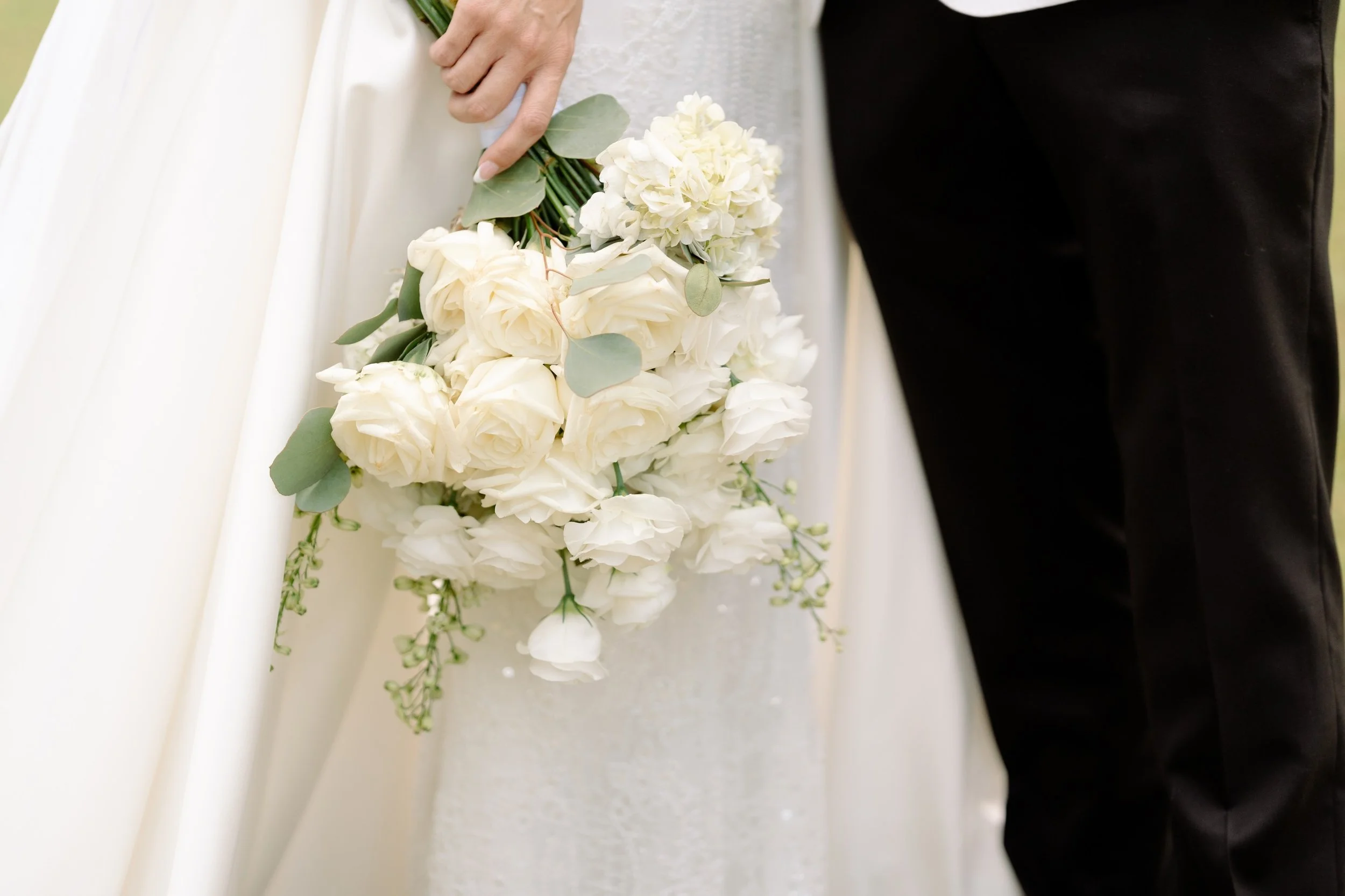 Your bridal bouquet is more than flowers&hellip; 
it&rsquo;s one of the most photographed details of your entire wedding day 🌸✨

The right florals can elevate your dress, your styling, your photos and the entire feeling of your day.

When it comes t