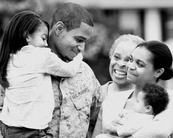 Veteran-family-Fotosearch_bld050932.jpg