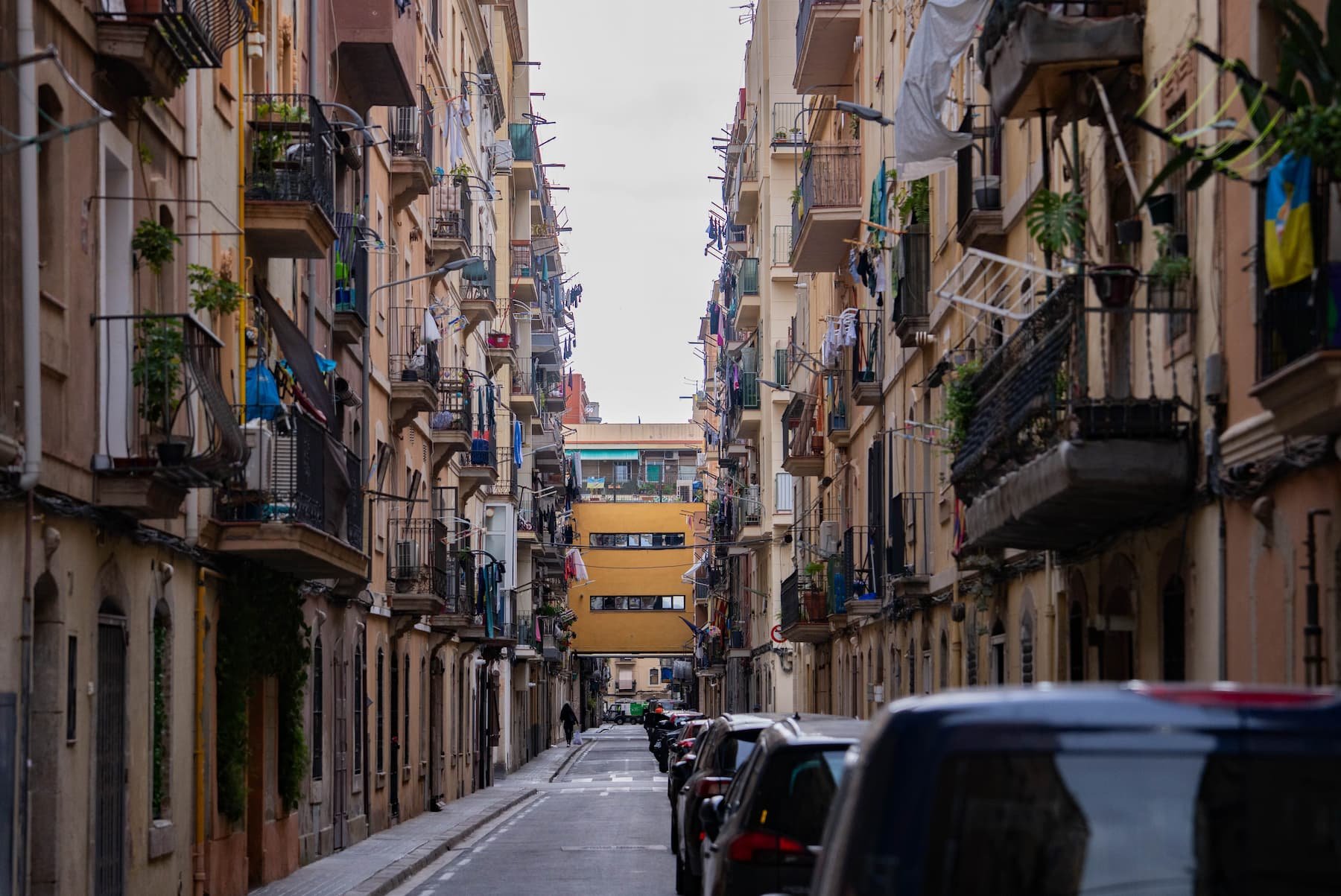 Barceloneta_side_street.jpg