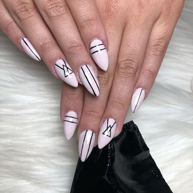Victoria has openings for manicures, pedicures and acrylics next week! Give us a call to book with her! 💗 
Check out her instagram @vicsnailart