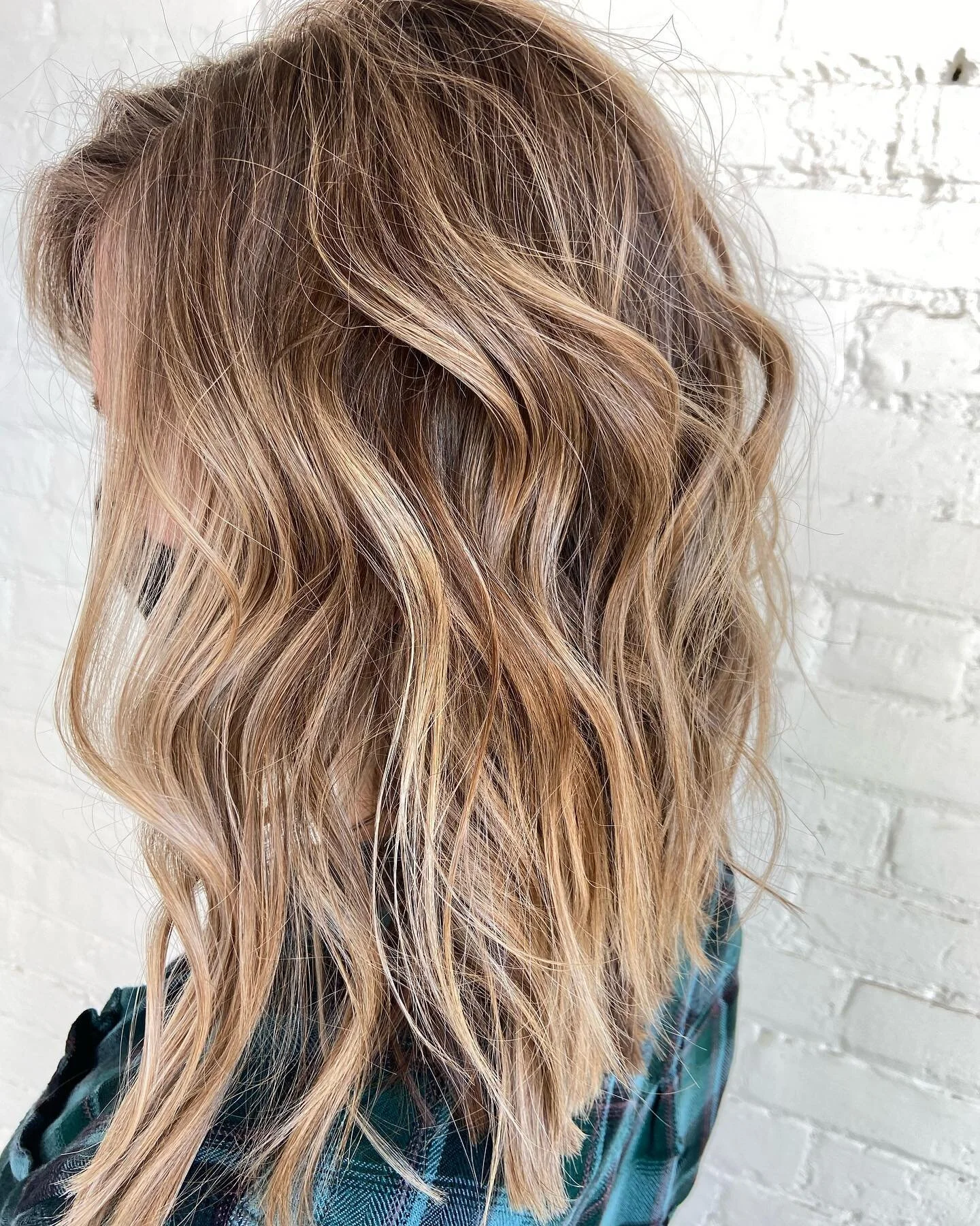 living for this depth + texture! ✨ 
&bull;Hair by Chelsea&bull;