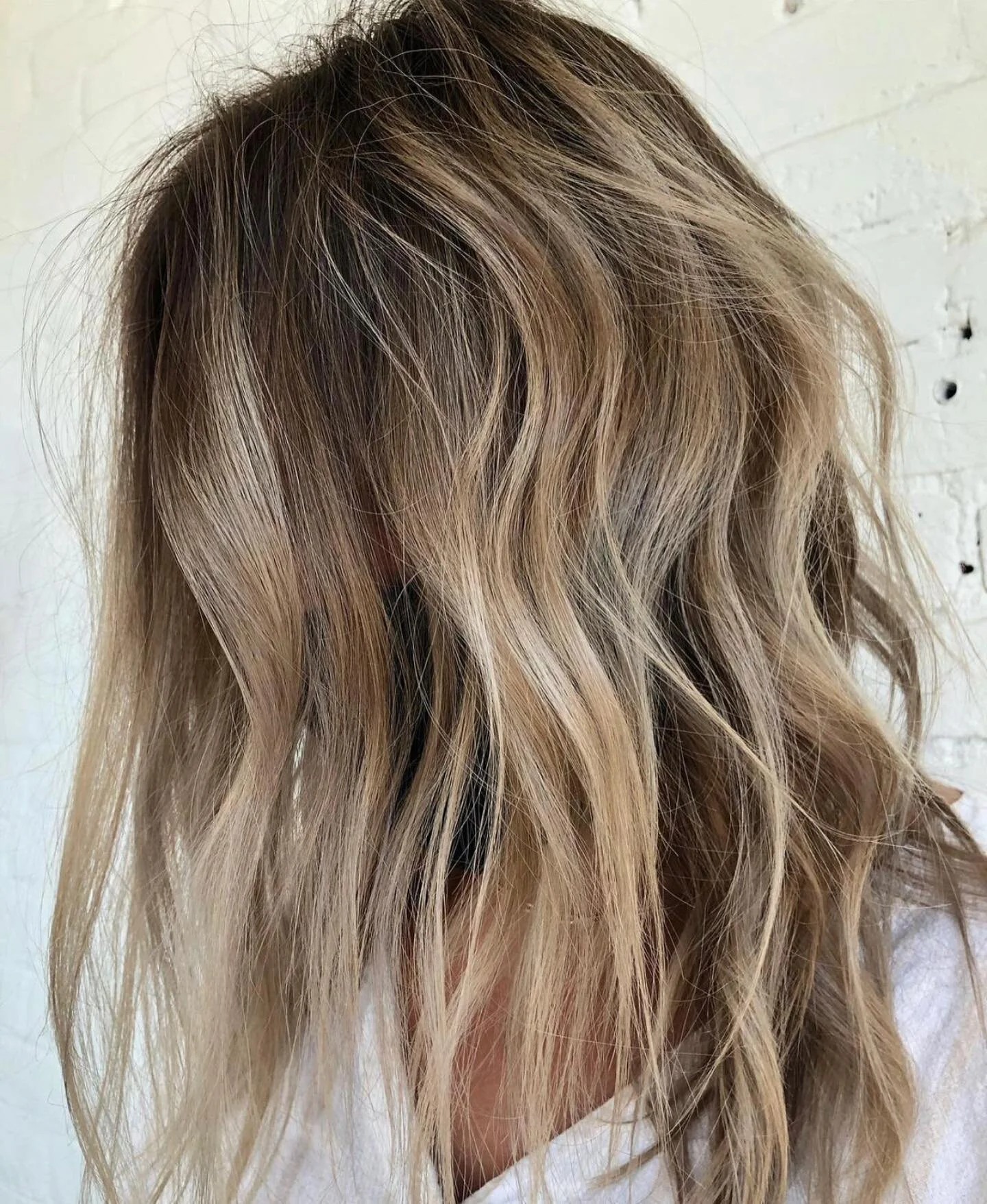 This hair is setting a serious MOOD . 
 👏🏻 👏🏻.👏🏻
Cut + Color by @kendra.hair.space 

#hairgoals #balayagehair #modernsalon #schoolcraftmichigan #schoolcrafthairsylist #kalamazoohairstylist