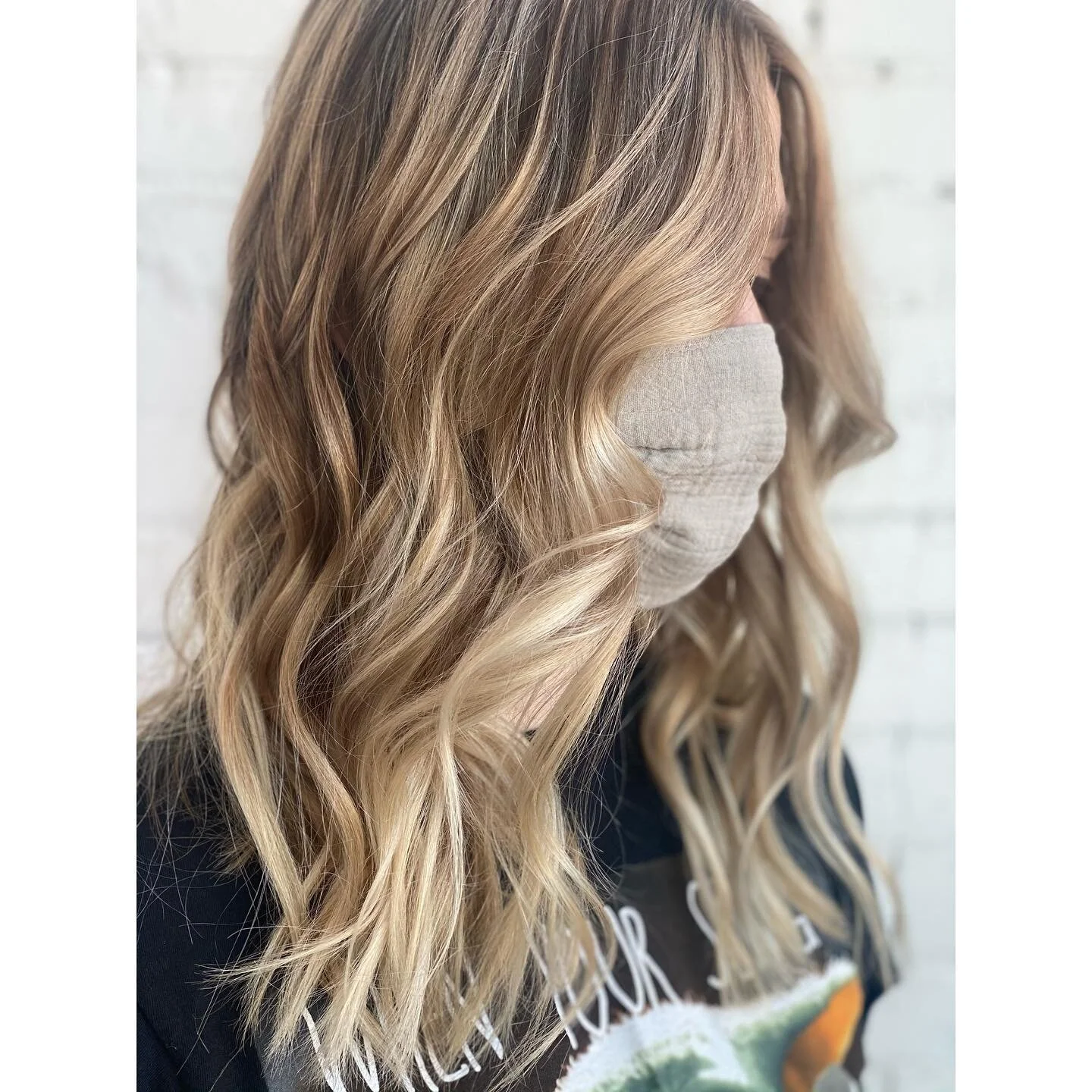 Is there any better feeling than fresh hair?🤍
&bull;Hair by @eb.luvs.hair&bull;