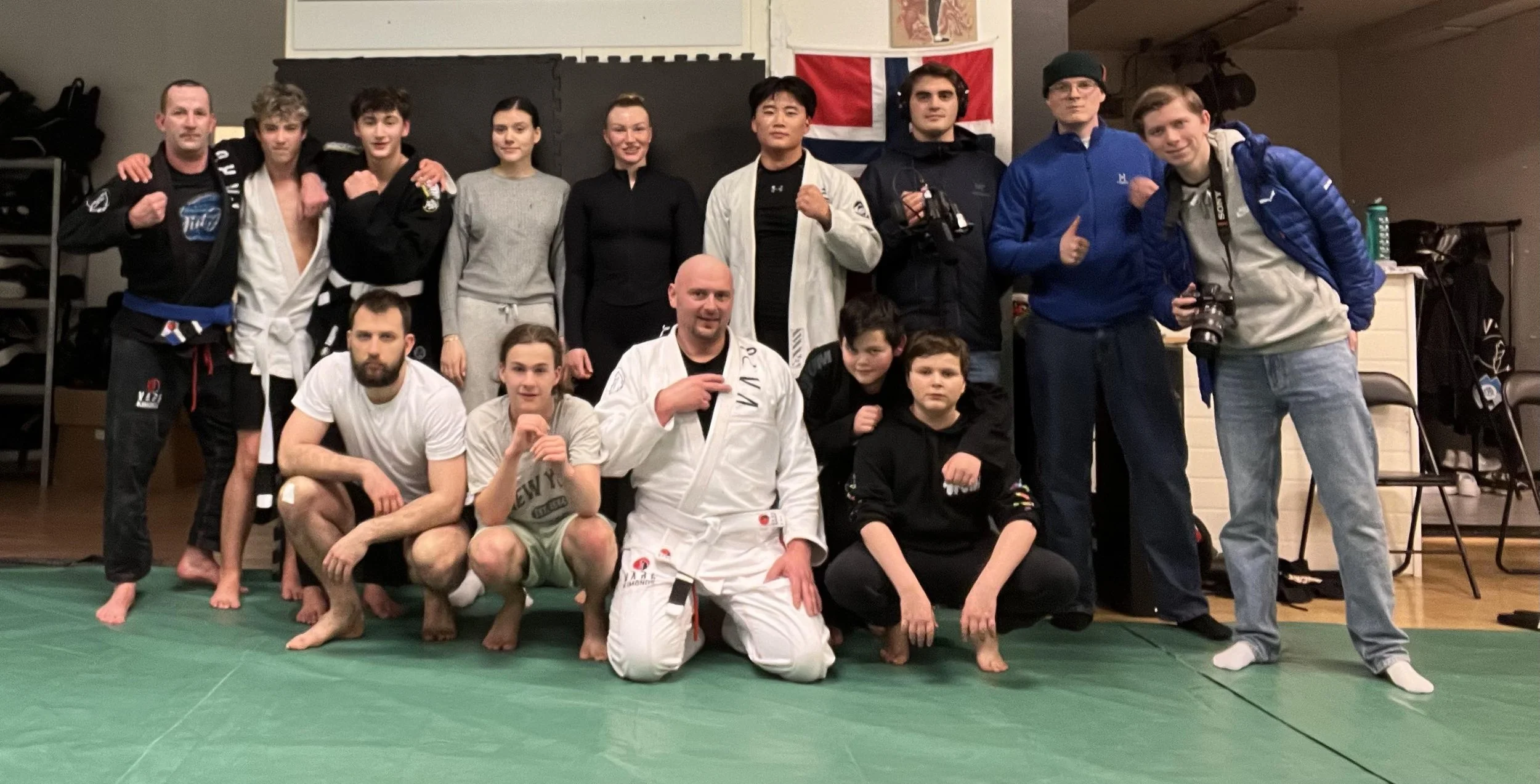 Journalistikk studenter på besøk hos Varg Academy