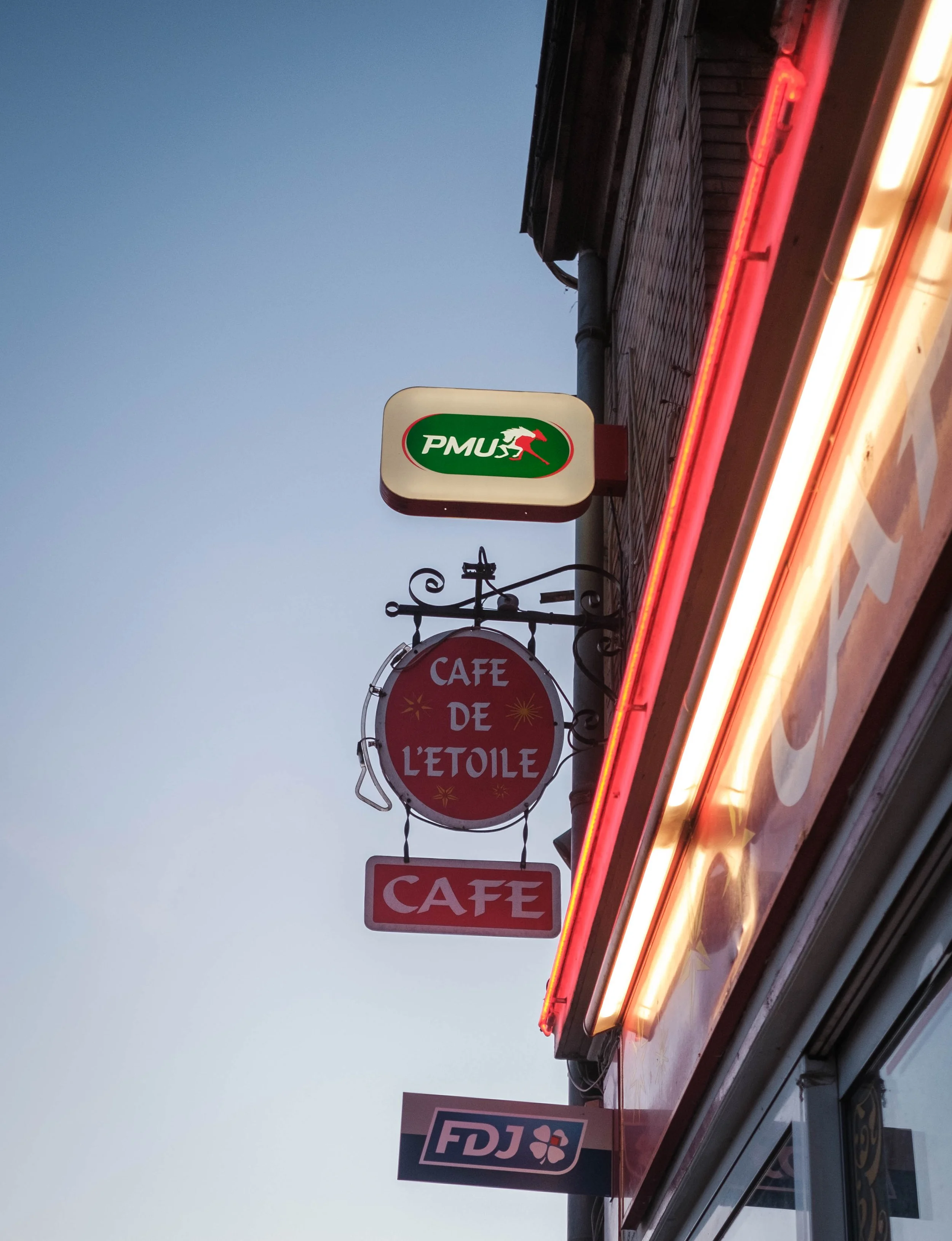 31- Café de l'Étoile, Fismes, Marne.jpg