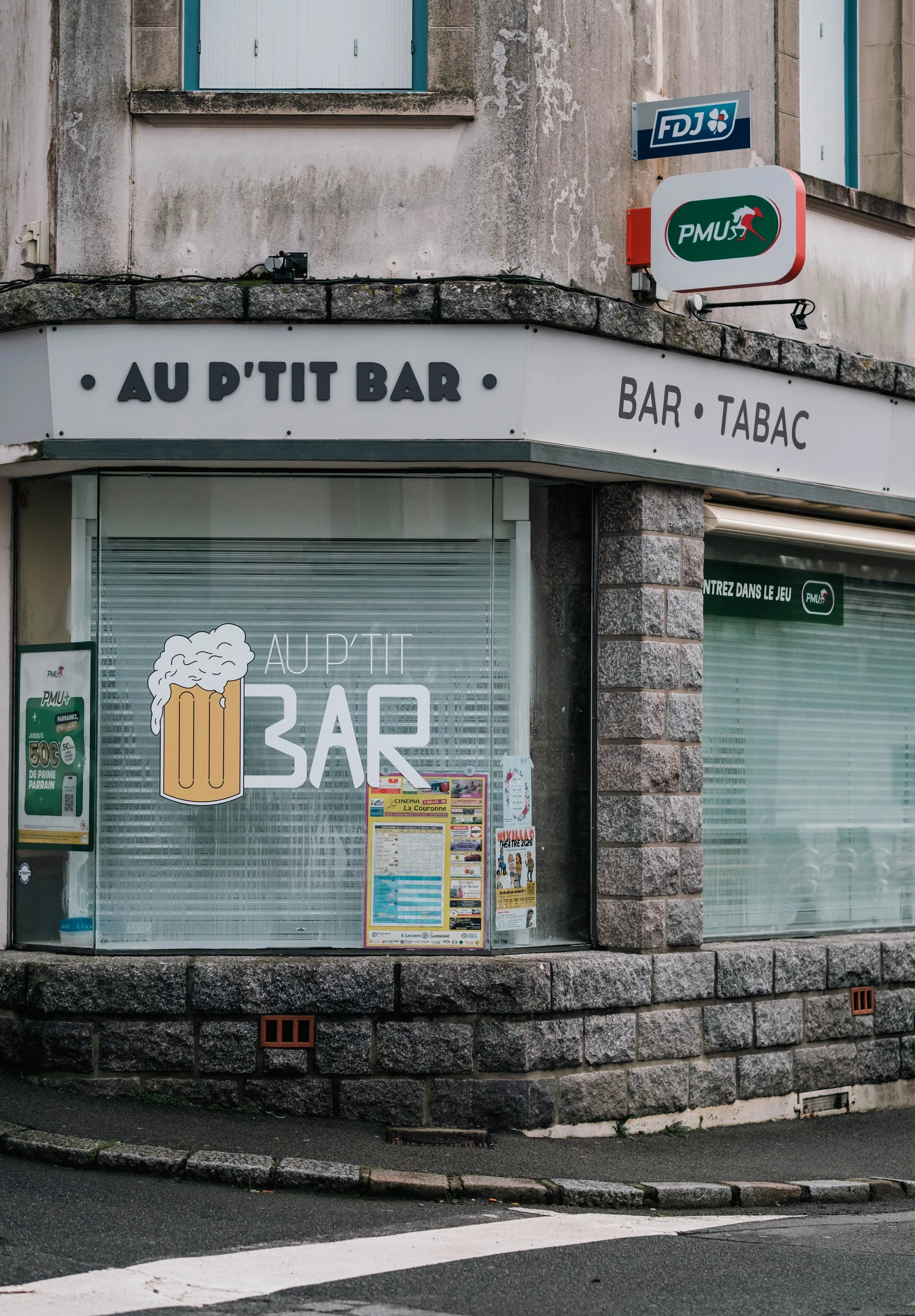 19- Au P'tit Bar, La Roche-Bernard, Morbihan.jpg
