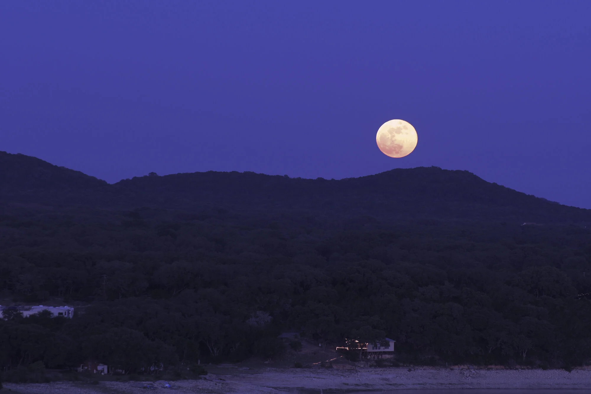 Lake Medina Moon-rise