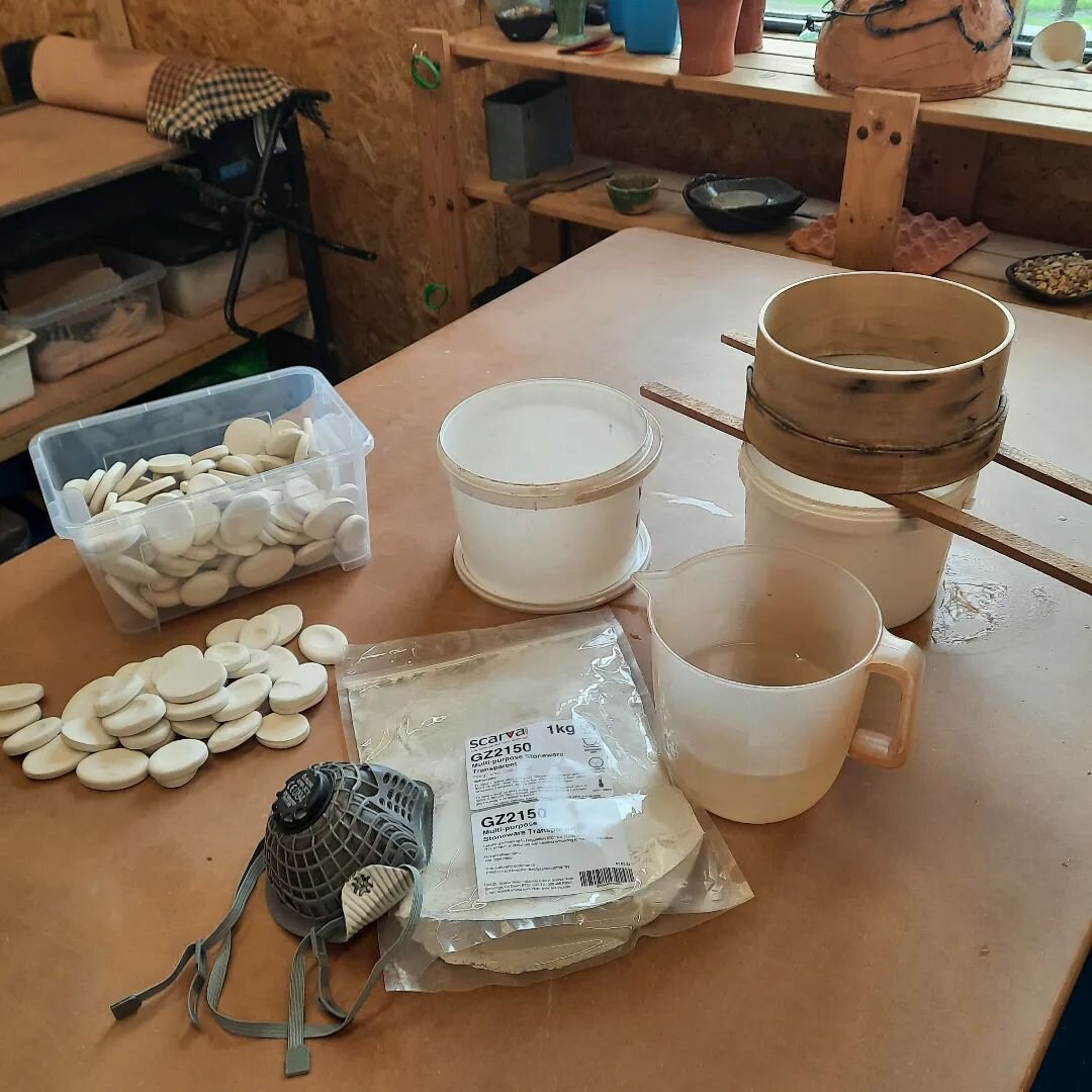 Mixing and sieving glaze for the  @horatiosgarden Chelsea Flower  Show thumbprint tile project.

I thought you might like to see the process.

Sorry about the rubbish filming ...
had to stir with one hand and film with the other (mislaid Mr Octopus!)