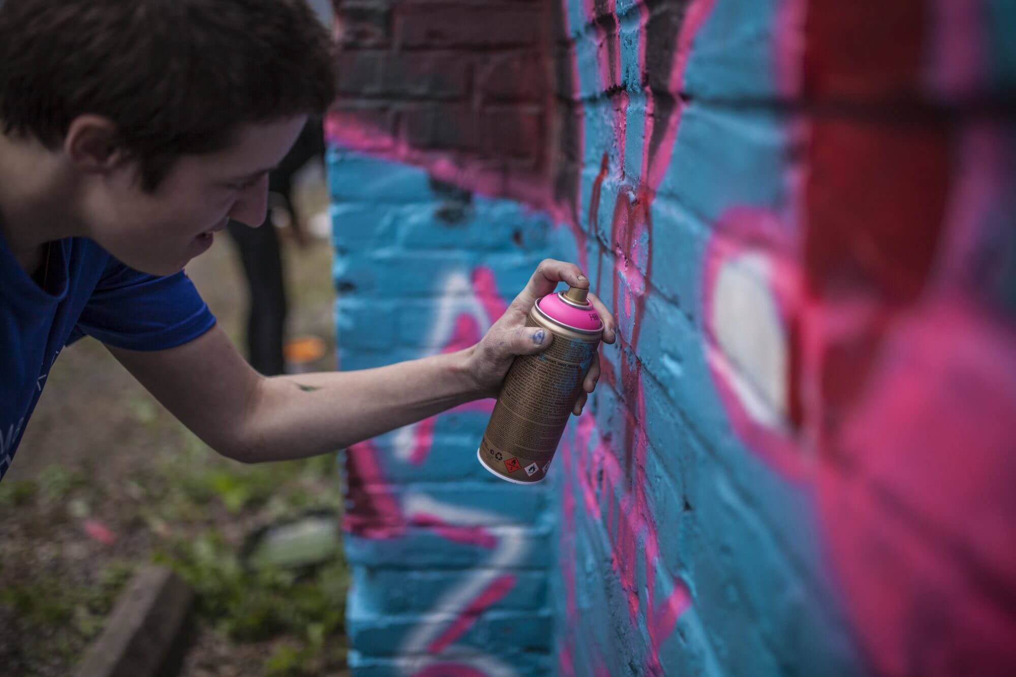 ernesto-maranje-paint-outside-the-lines-portland-tiger-street-art-flowers-photo-credit-aptART-2-e1475755059903.jpg