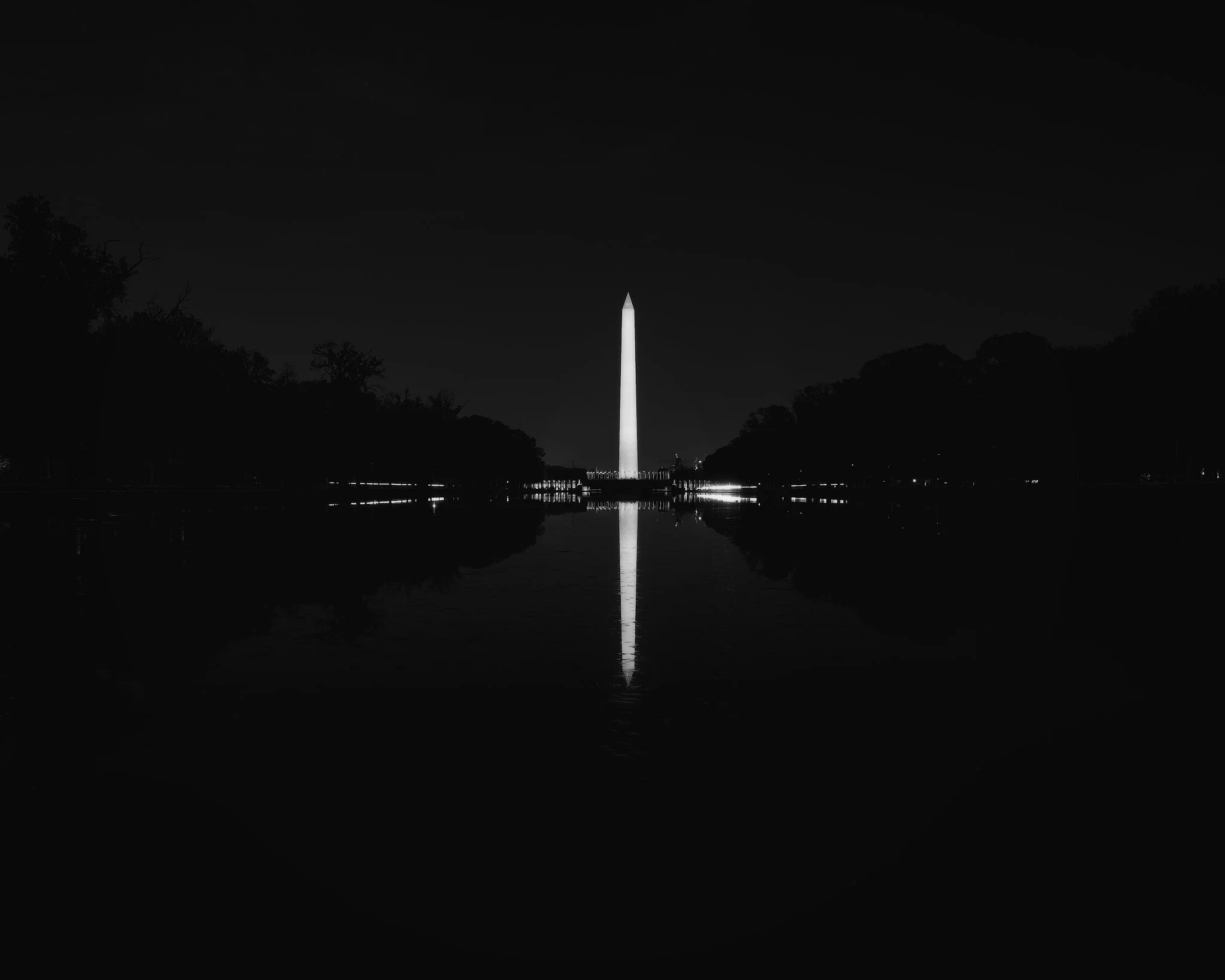 DC_BW_Washongton_Monument.jpg